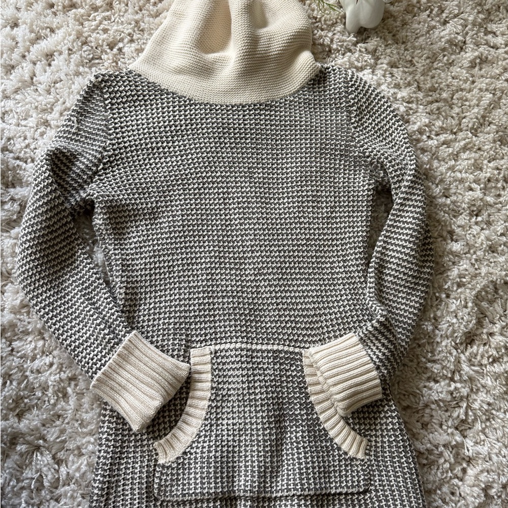 Old Navy Textured Knit Sweater in Cream and Gray - Picture 2 of 8